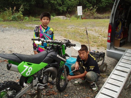 オートパーク　クワ