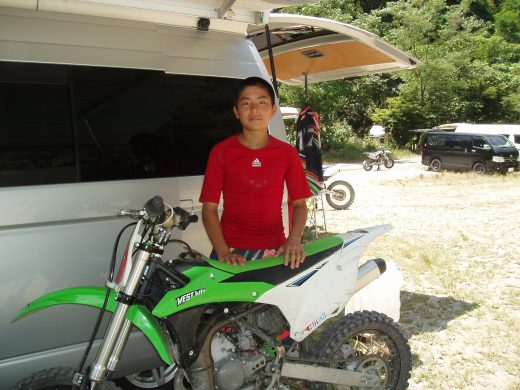 オートパーク　クワ